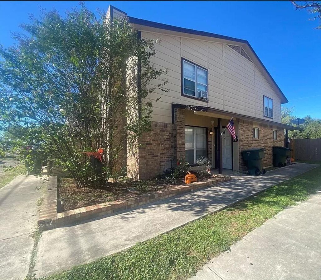 Photo - 3005 Lake Rd Apartment