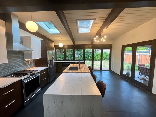 Photo - Beautiful 3 Bedroom Home in Renton!