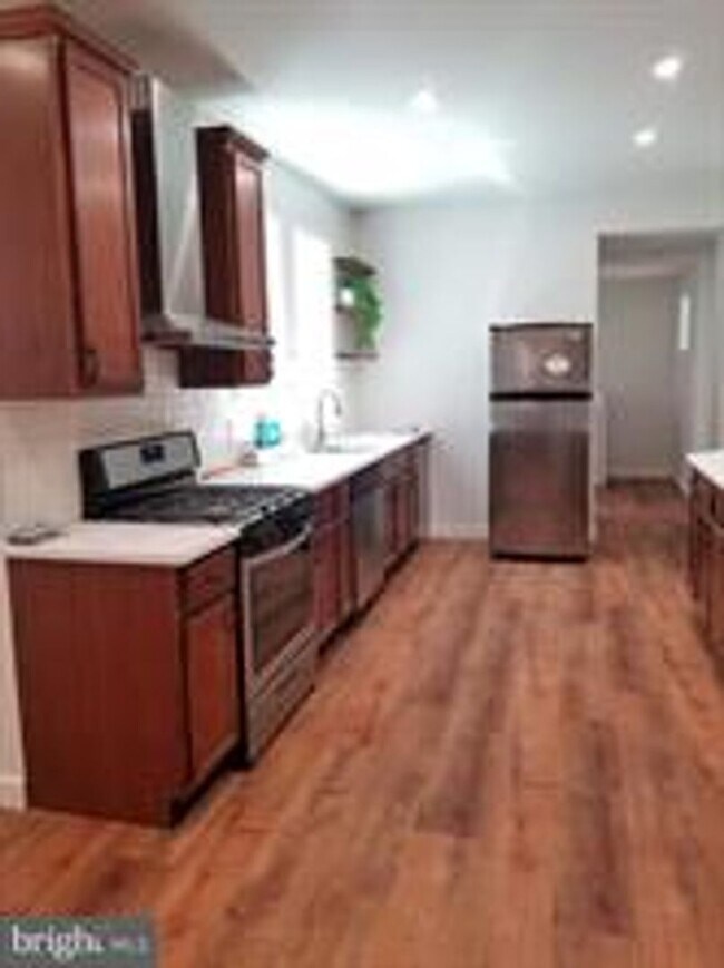 Photo - 3739 Midvale Ave