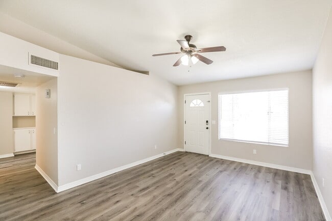 Photo - 1419 N Rowen