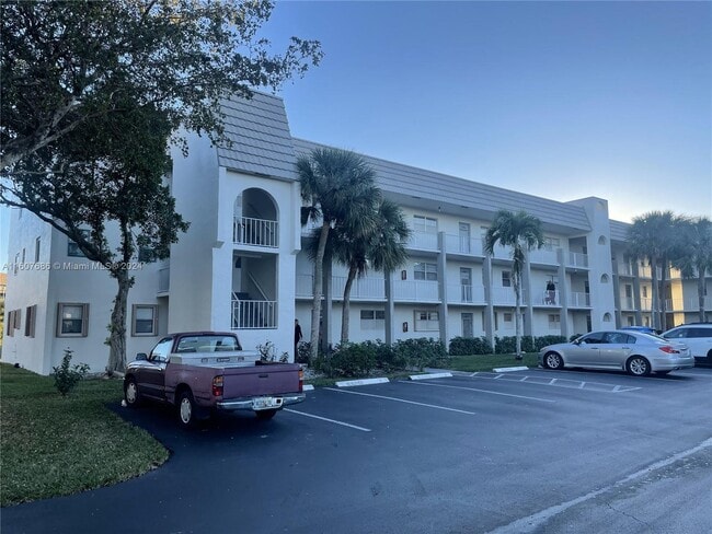 Photo - 8510 Sunrise Lakes Blvd Condo