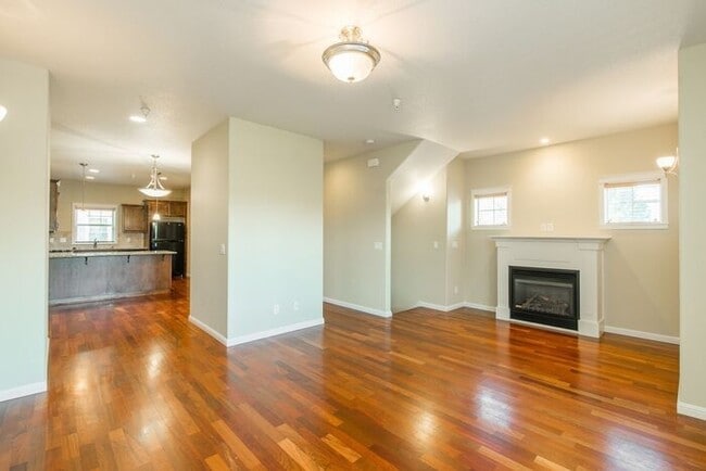 Photo - Now Waitlisting! Springwater Corridor 3-Bedroom Townhome For Rent.