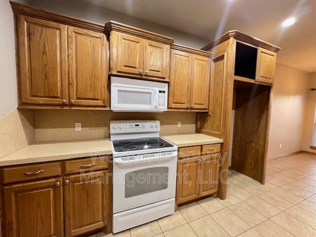 Photo - 701 N Ponderosa Way