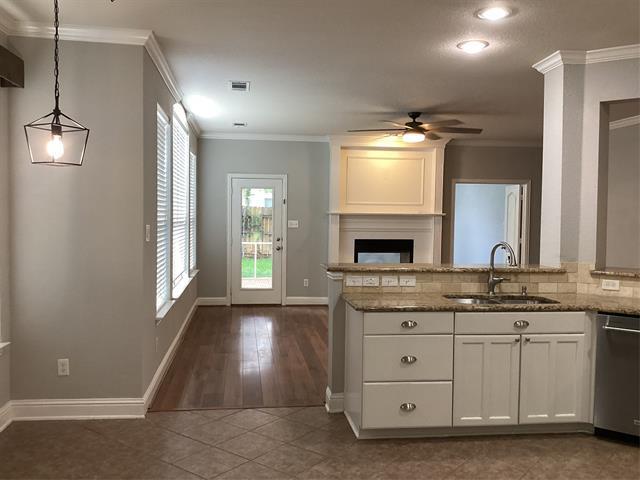 Photo - 9756 Sinclair St