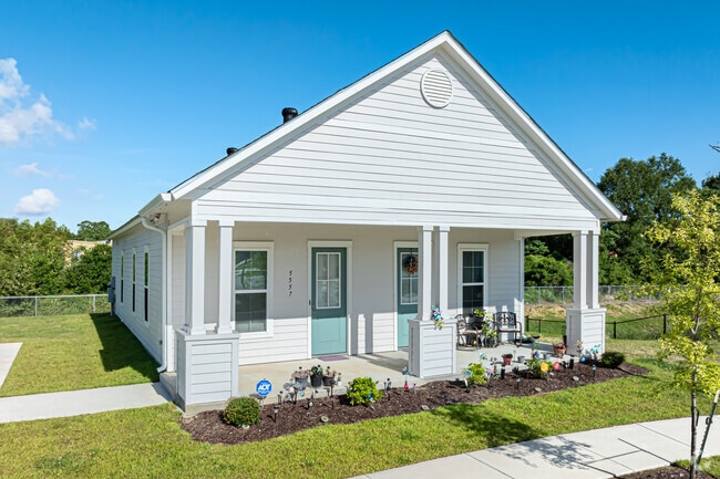 Photo - Hollywood Heights