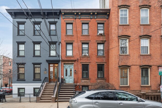 Building Photo - 702 Bloomfield St Unit 3