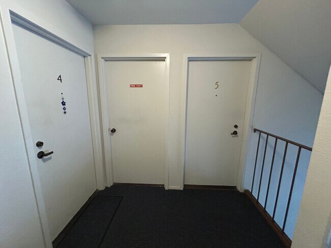 Photo - Large, 2 BR / 2 BA with Cathedral Ceilings, Washer and Dryer!