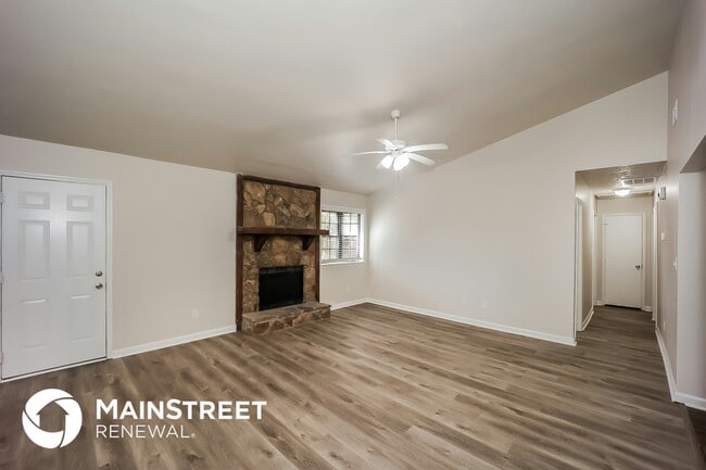 Photo - 380 Fleming Ct