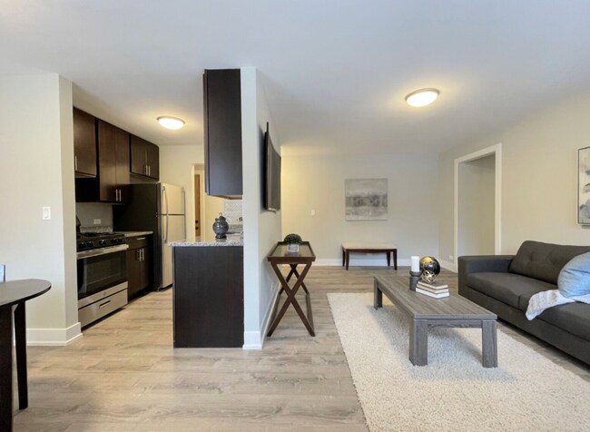 529 W Surf St