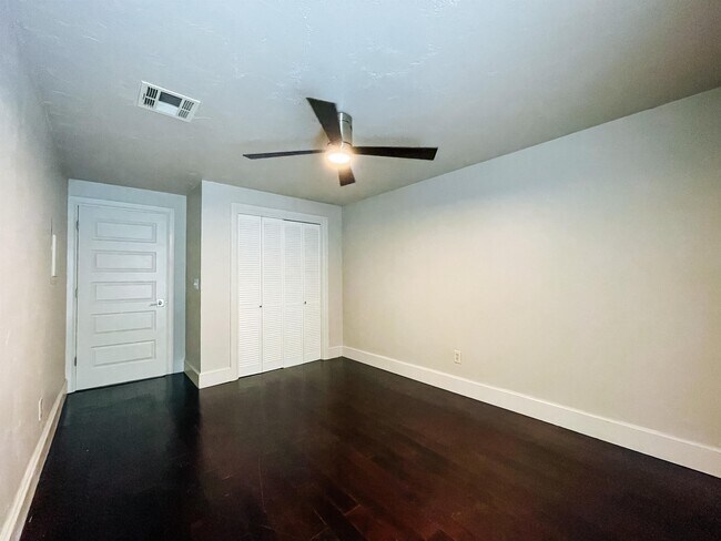 Photo - 915 NW 7th St