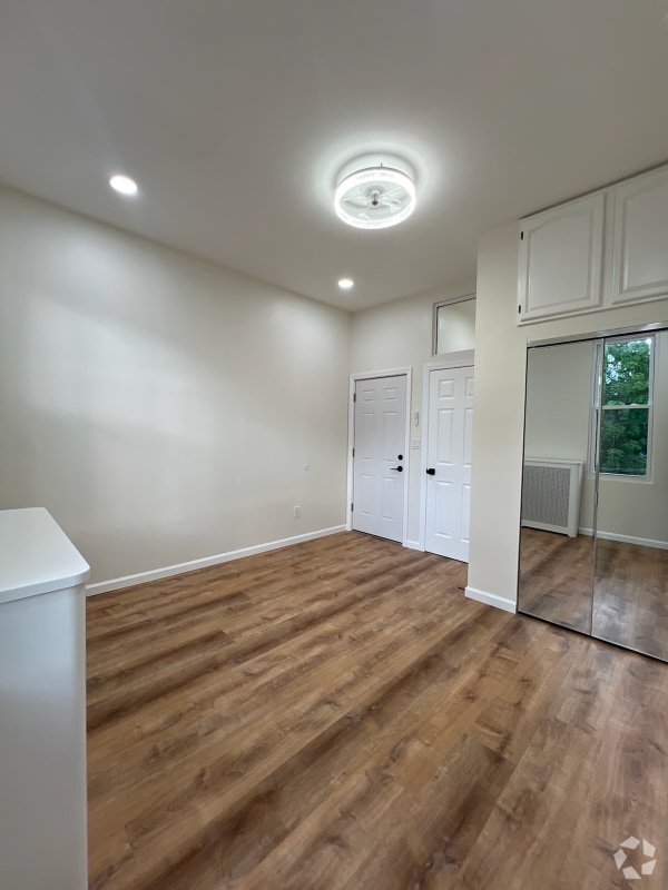 Building Photo - 59-14 Palmetto St Rental