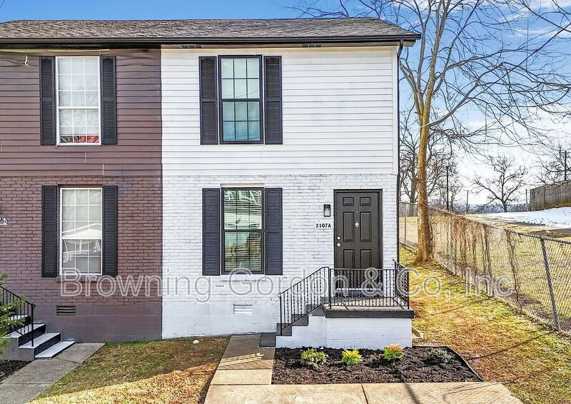 Photo - 2107A Burns Street