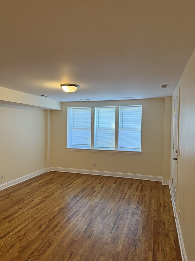 Building Photo - 4937 S Seeley Ave Unit 1