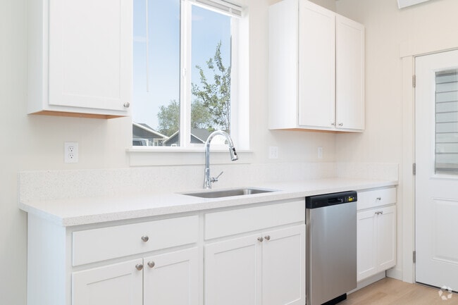 2BR, 1BA.- 980SF - Kitchen