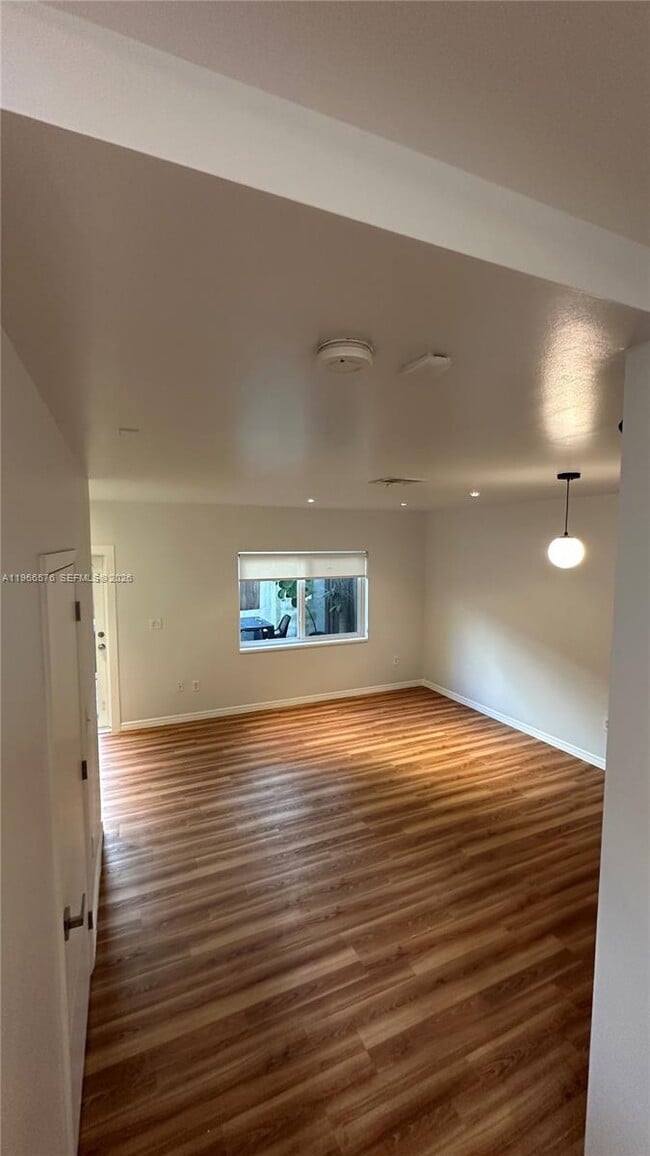 Photo - 3063 Center St