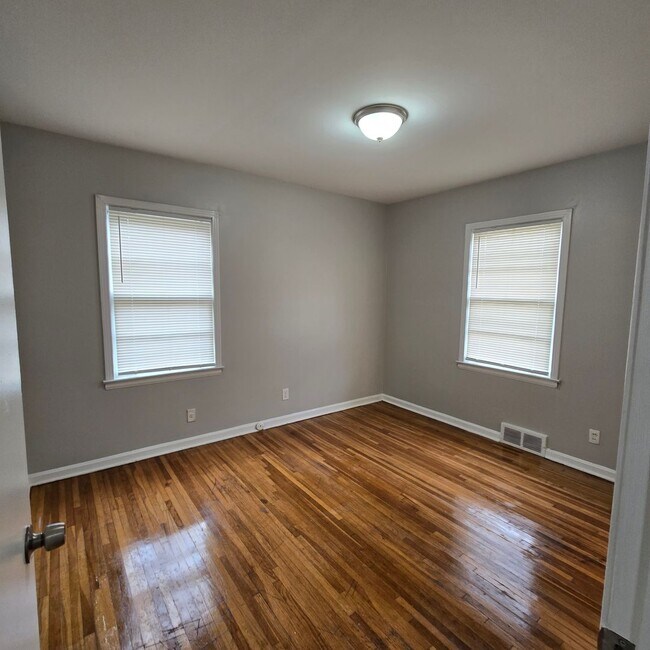 Photo - 4158 Leweir St