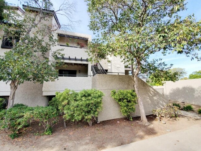 Building Photo - 880 E Fremont Ave Unit 301