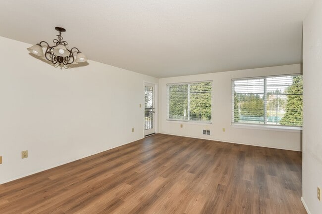 Building Photo - 2 Bedroom 1 Bathroom w/ Deck and Parking! Unit B304