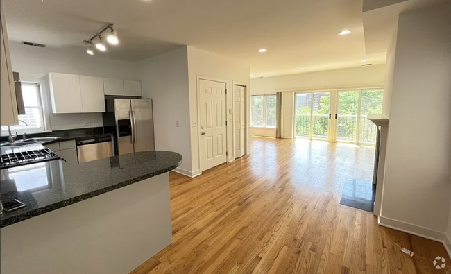 Building Photo - 2 bedroom in Chicago IL 60642 Unit 3 Rental