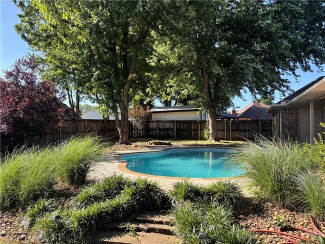 Photo - 220 Bluff Dr