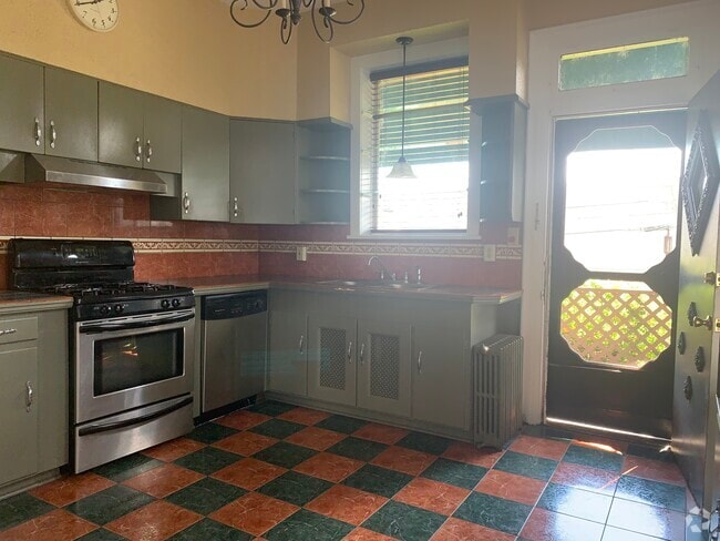 Building Photo - 1421 Lawton St Unit 2 Rental
