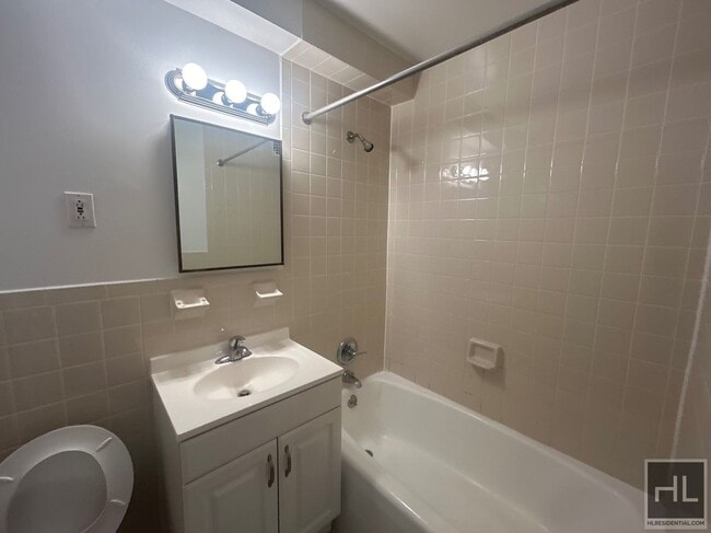 Building Photo - GRAND CENTRAL PARKWAY Rental