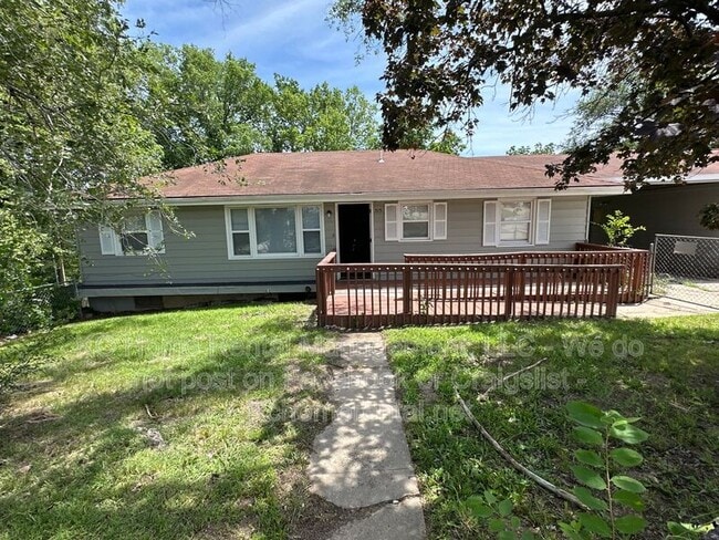 Building Photo - 515 S Forest Ave