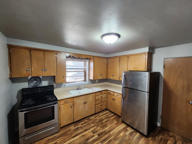 Photo - Ground Level Apartment in Neenah!
Heat & Water Included Unit 1