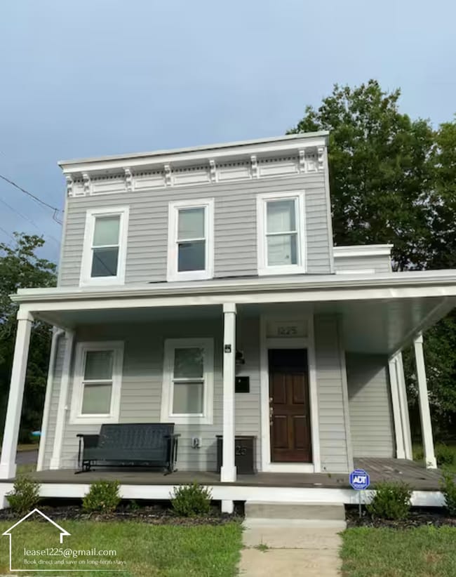 1225 N 32nd St