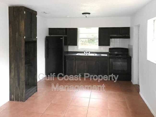 Photo - 809 60th Ave W