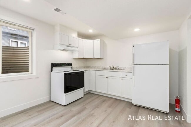Building Photo - 1904 8th Ave Unit B Rental