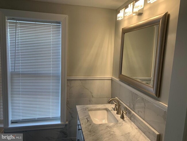 Photo - 1819 Sigel St