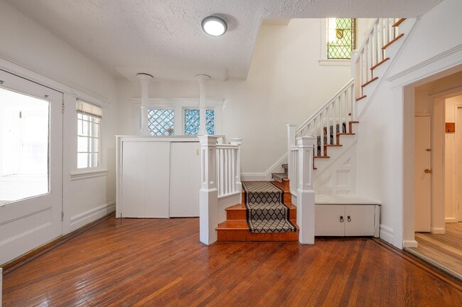 163 Jewett Ave