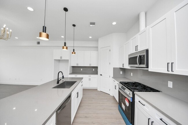 Building Photo - 4129 E Toliver St