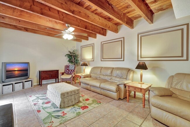Photo - 1558 Shaker Cir