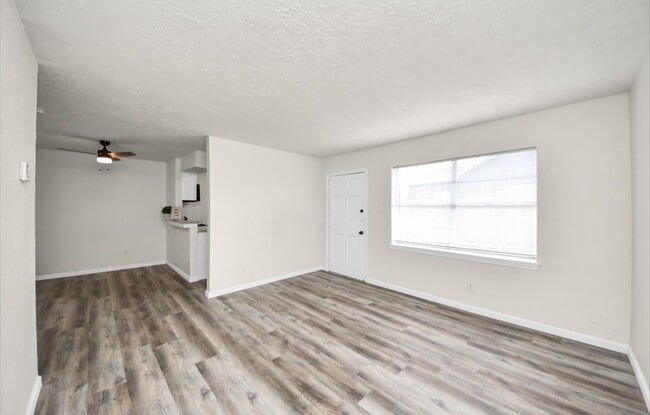 Photo - 2110 Melbourne St