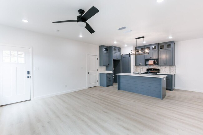 Photo - 1704 Elkhart Ave Unidad B