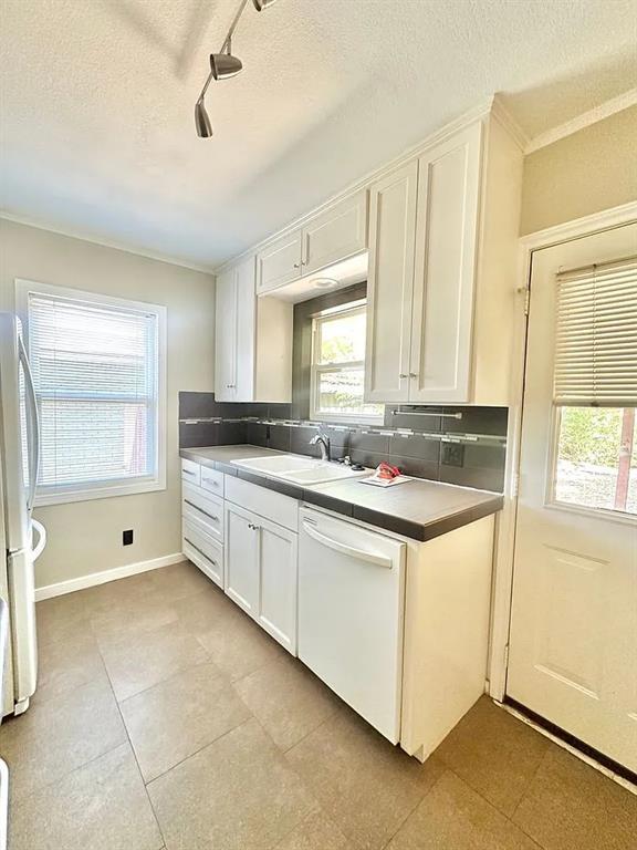 Photo - 2712 Windsor Rd