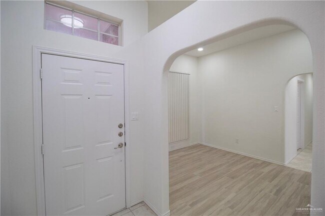 Photo - 18 Umbrellabird Ave