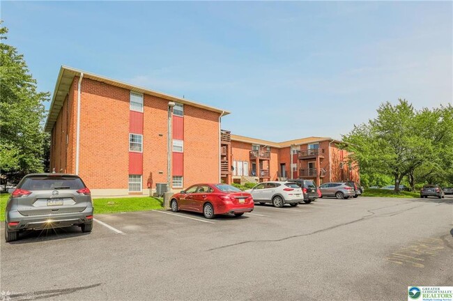 Photo - 1464 N Cedar Crest Blvd Apartamento Unidad 17
