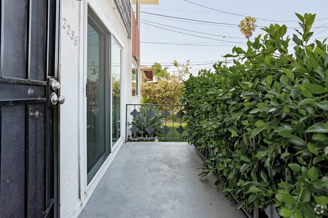 3BR, 2BA - 1,372SF - Patio