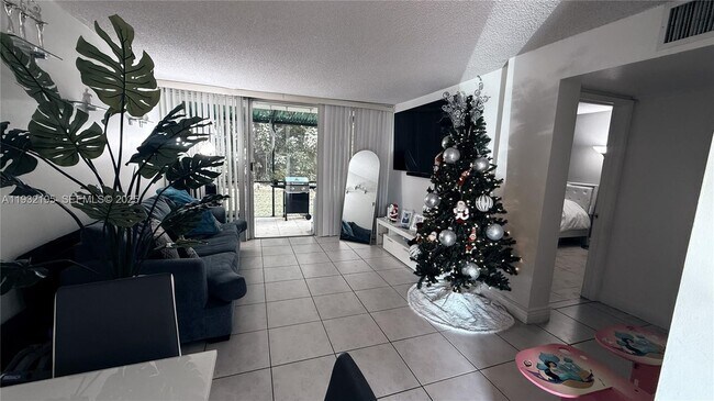 Photo - 8860 Fontainebleau Blvd Unidad 103