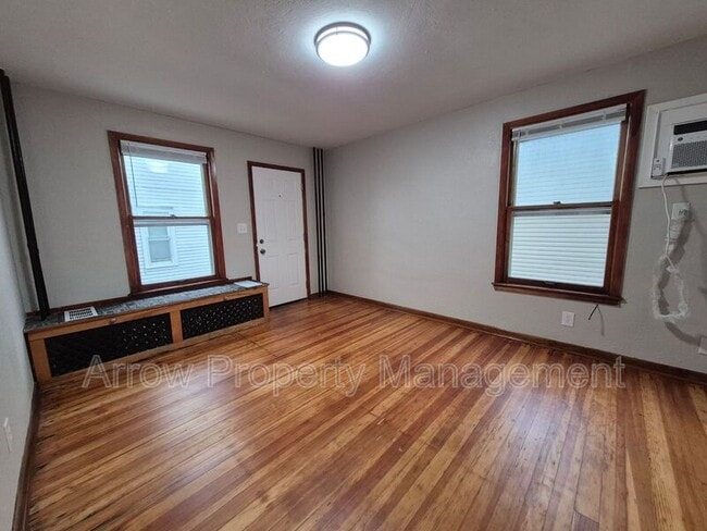 Building Photo - 2601 Vine St Unit 5 Rental