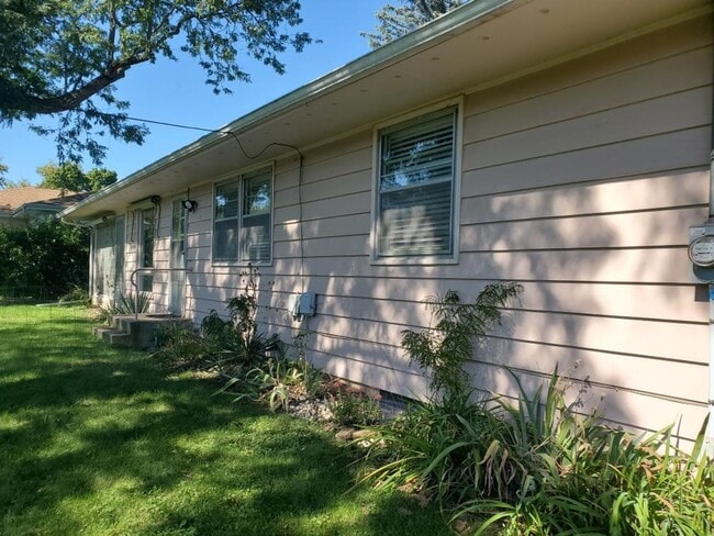 2 Bedroom Single Family Home, Fall Move In! - 2 Bedroom Single Family Home, Fall Move In!