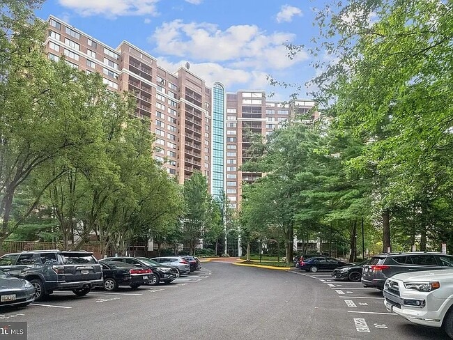 Photo - 10101 Grosvenor Pl Unidad 302
