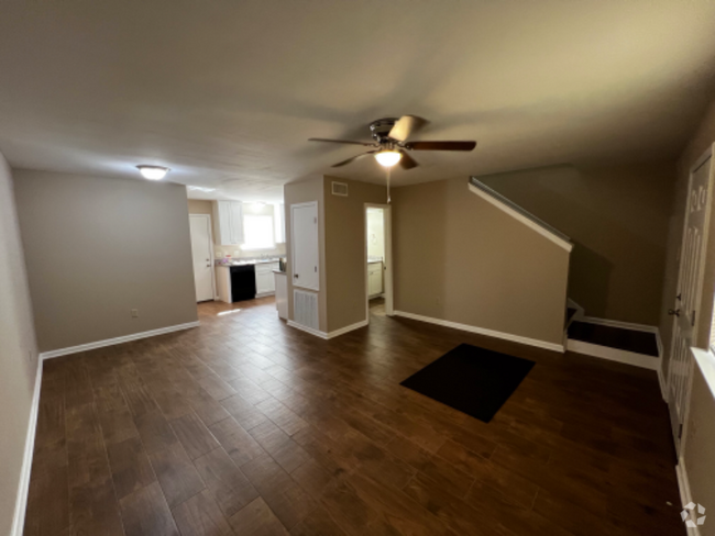 Building Photo - 725 Heavens Dr Rental