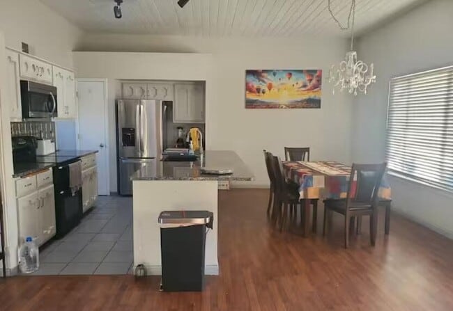 1822 Tramway Terrace Loop NE