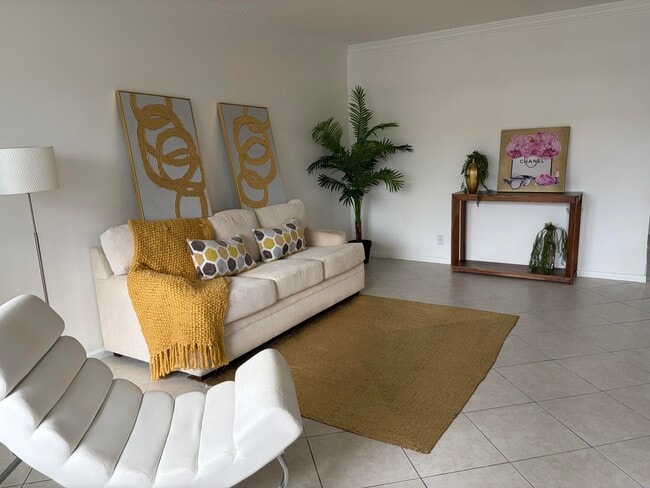 Photo - 2043 Cornwall C Unit 2043