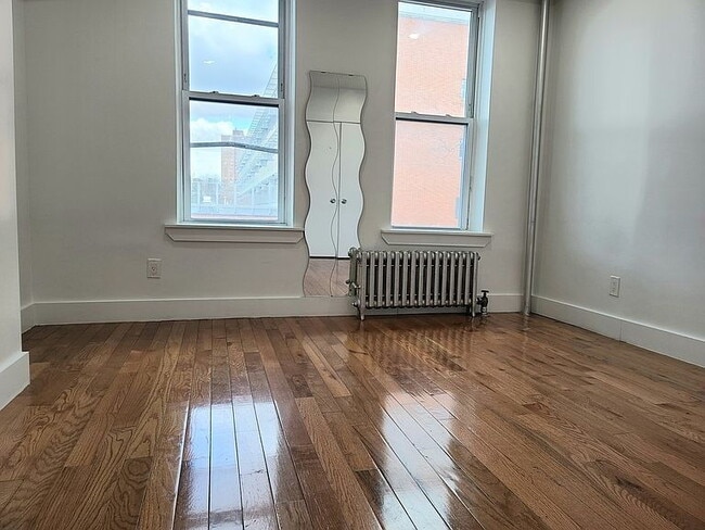 Photo - "Chic 1-Bedroom Bronx Apartment with Grani...