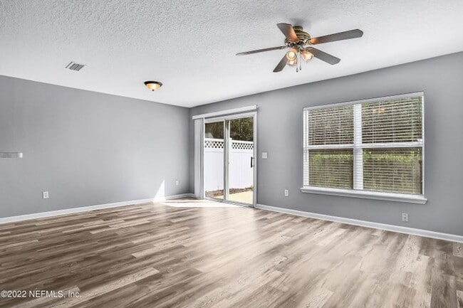 Photo - 822 Black Cherry Dr S